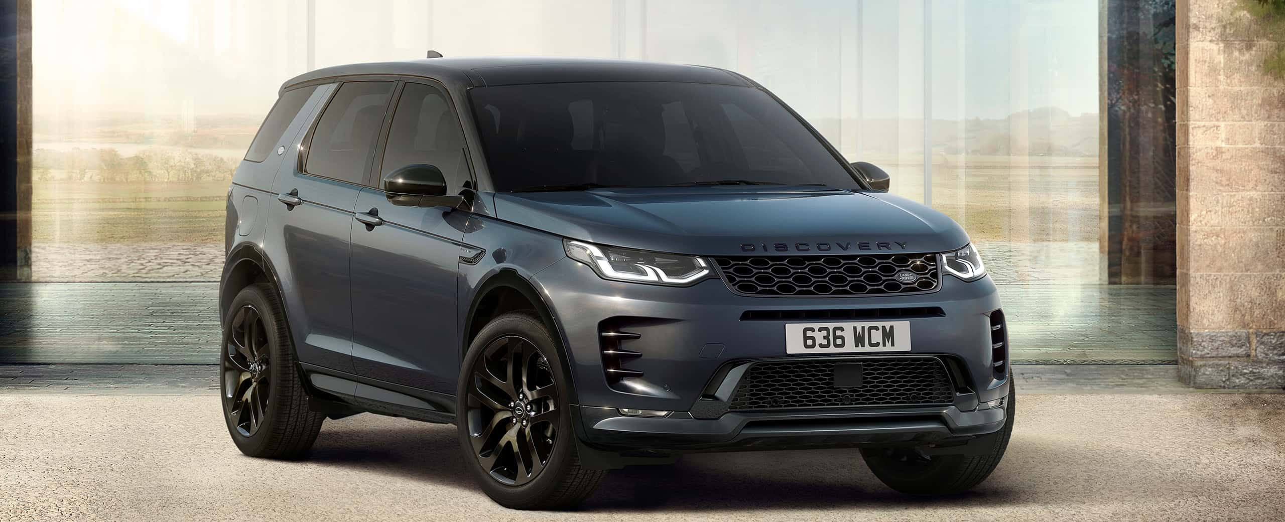 2023 Land Rover Discovery Style