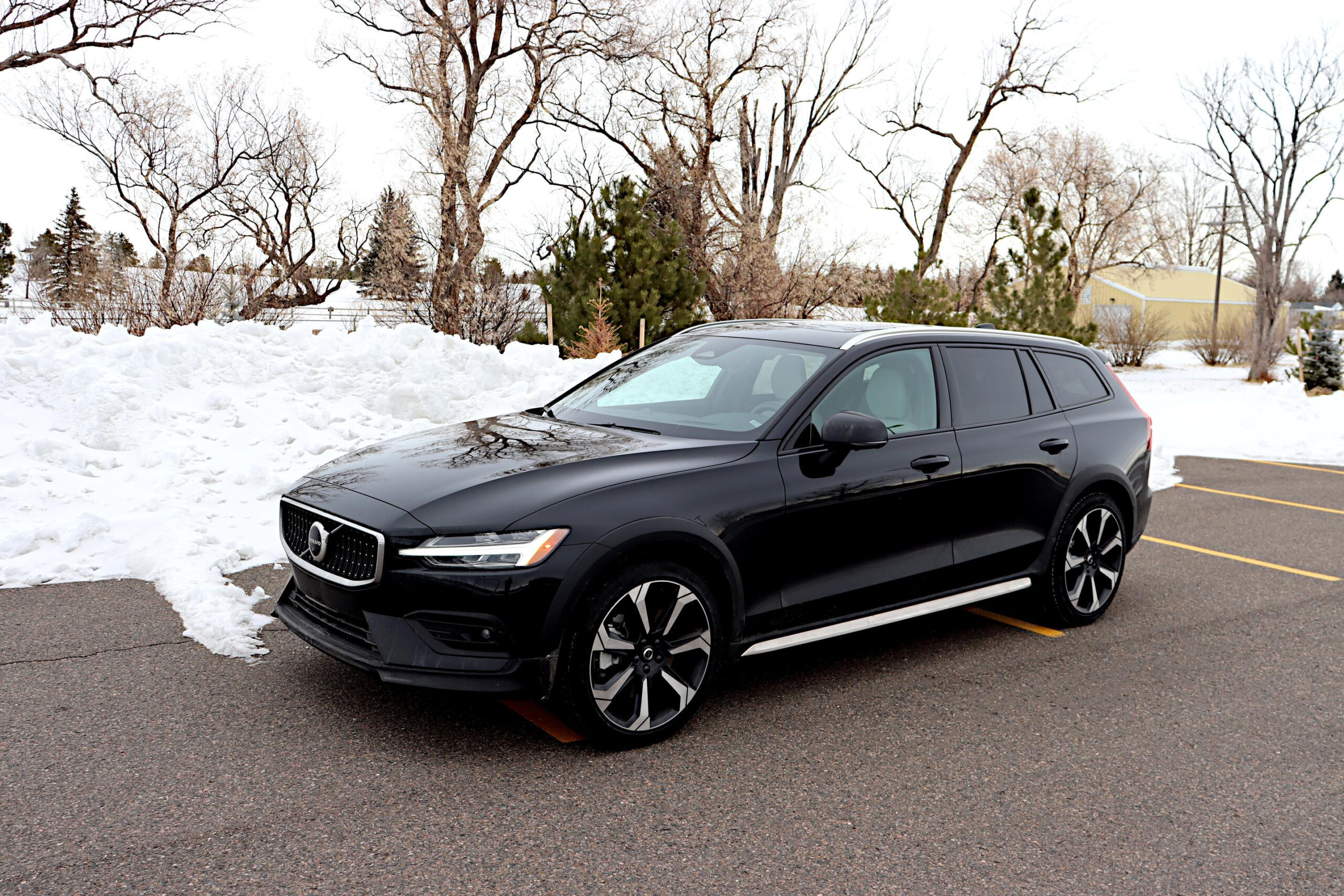 Volvo V60 Cross Country 2023 Images